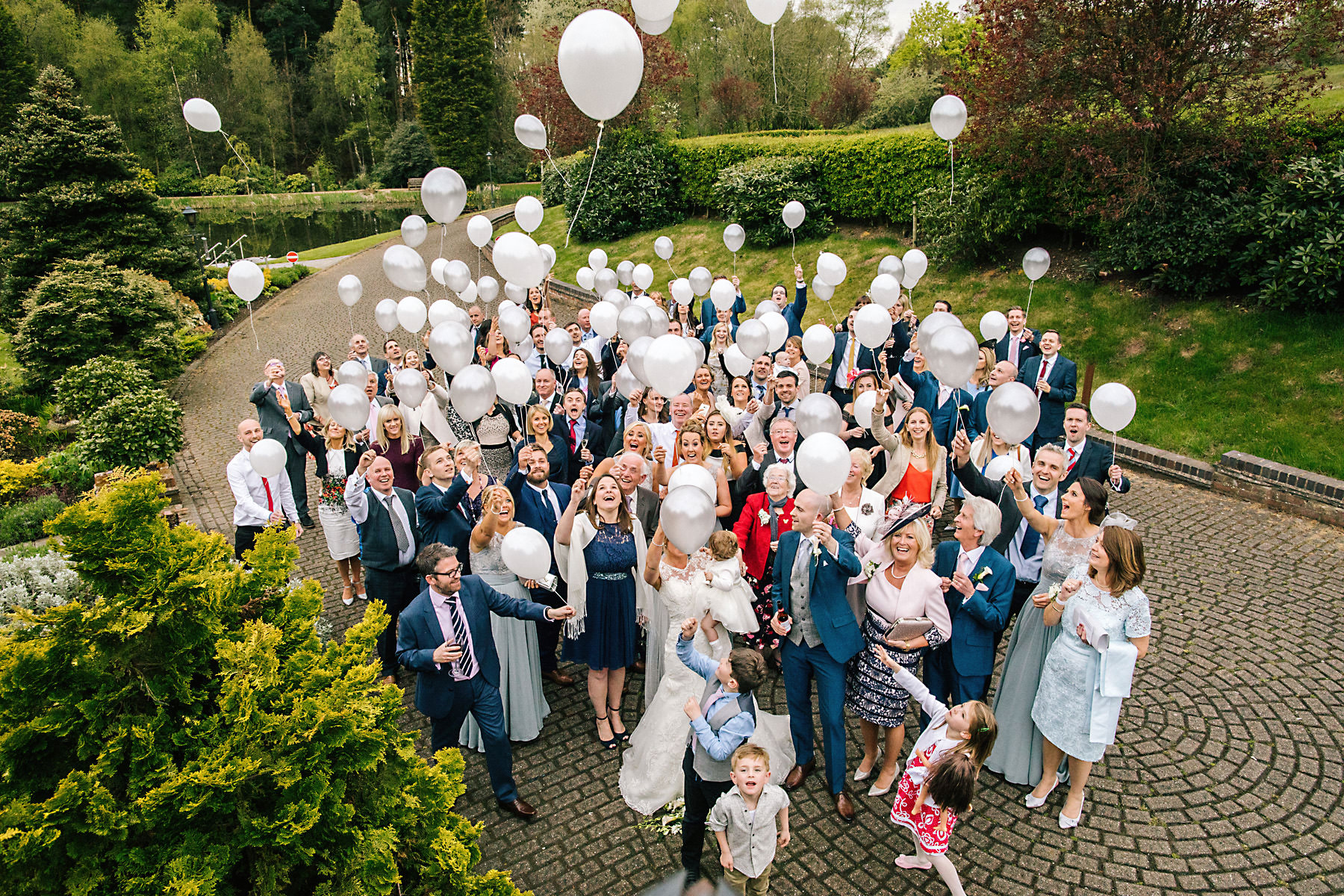 moddershall oaks wedding group photo